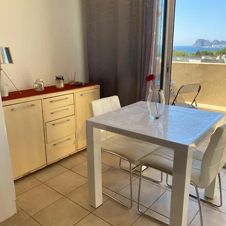 Apartment T2 Vue Magnifique Baie A 300m De La Mer *